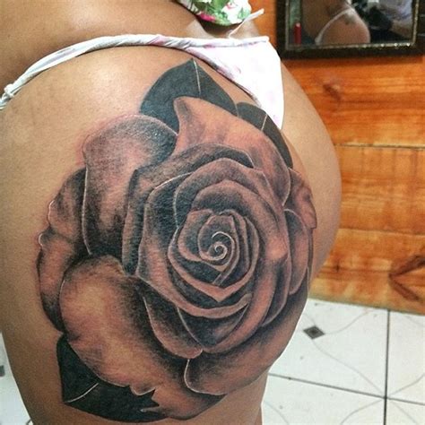 tatuagens femininas na nadega|Tatuagens nas nádegas: significado e desenhos adoráveis para。